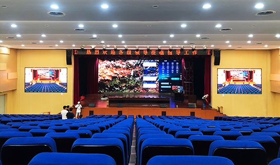 SVS为某中学打造大型阶梯多功能厅（线阵音箱）