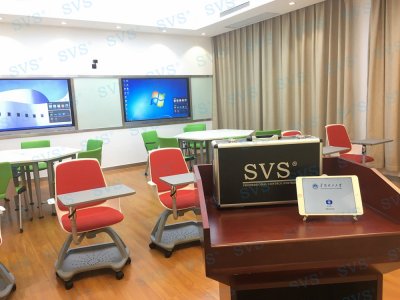 SVS为某大学打造数字高清互动教学中心此次SVS为某大学打造数字化高清互动教学中心，互动中心支持分组分屏分系统讨论，根据不同